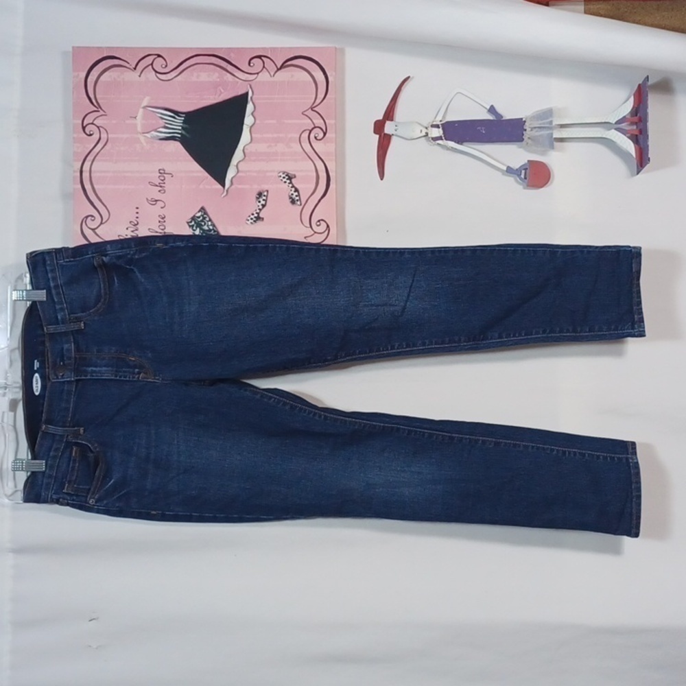 Old Navy womans jeans size 6 Short in a beautiful blue demin stretch 💙 😍 👌